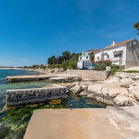 Apartament In With Wifi Košljun