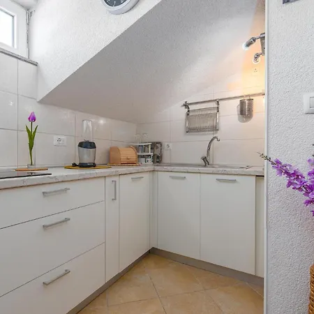 1 Bedroom Stunning In Апартаменты Kosljun